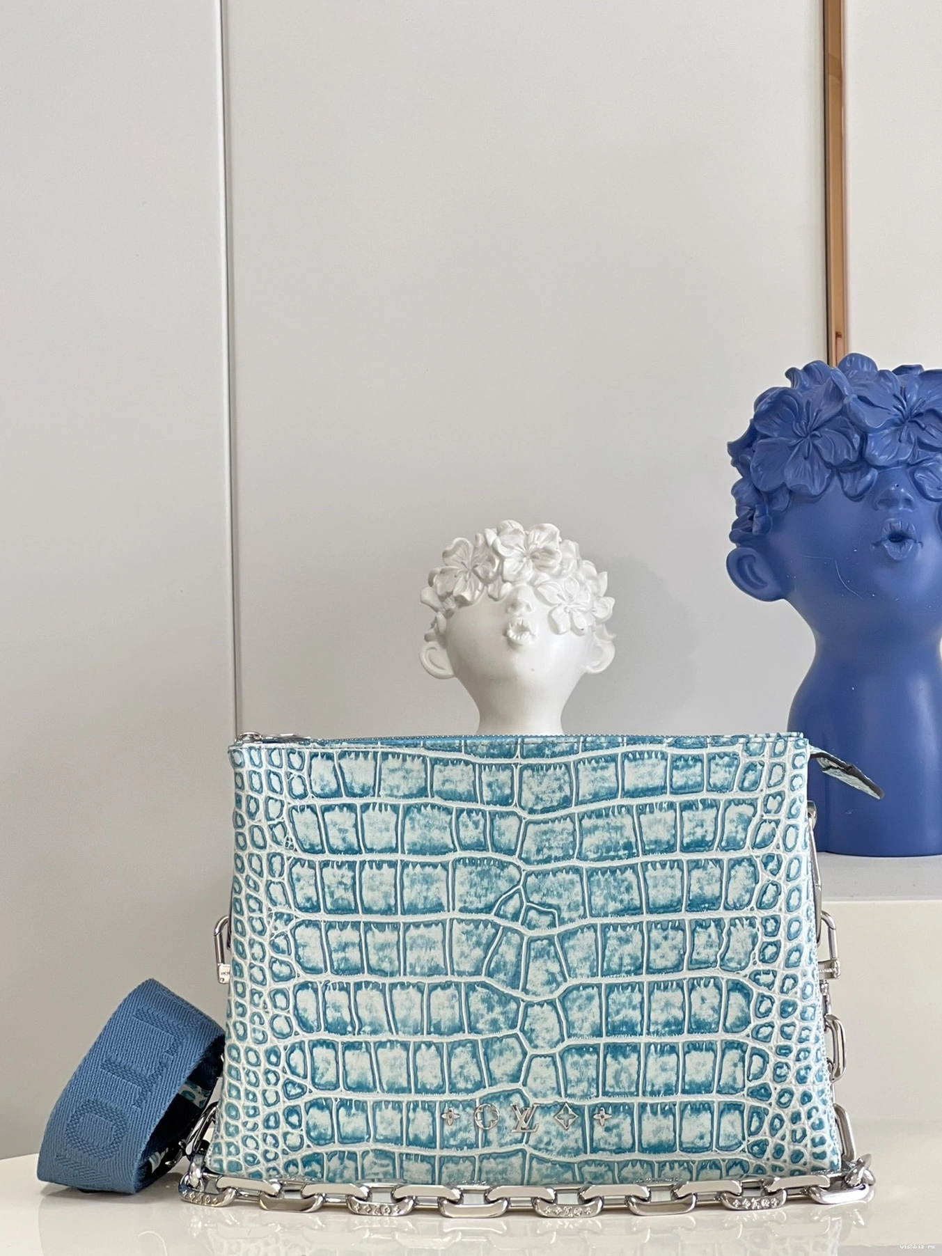 WIS VUITTON LOUIS PM-26*20*12cm COUSSIN 0101